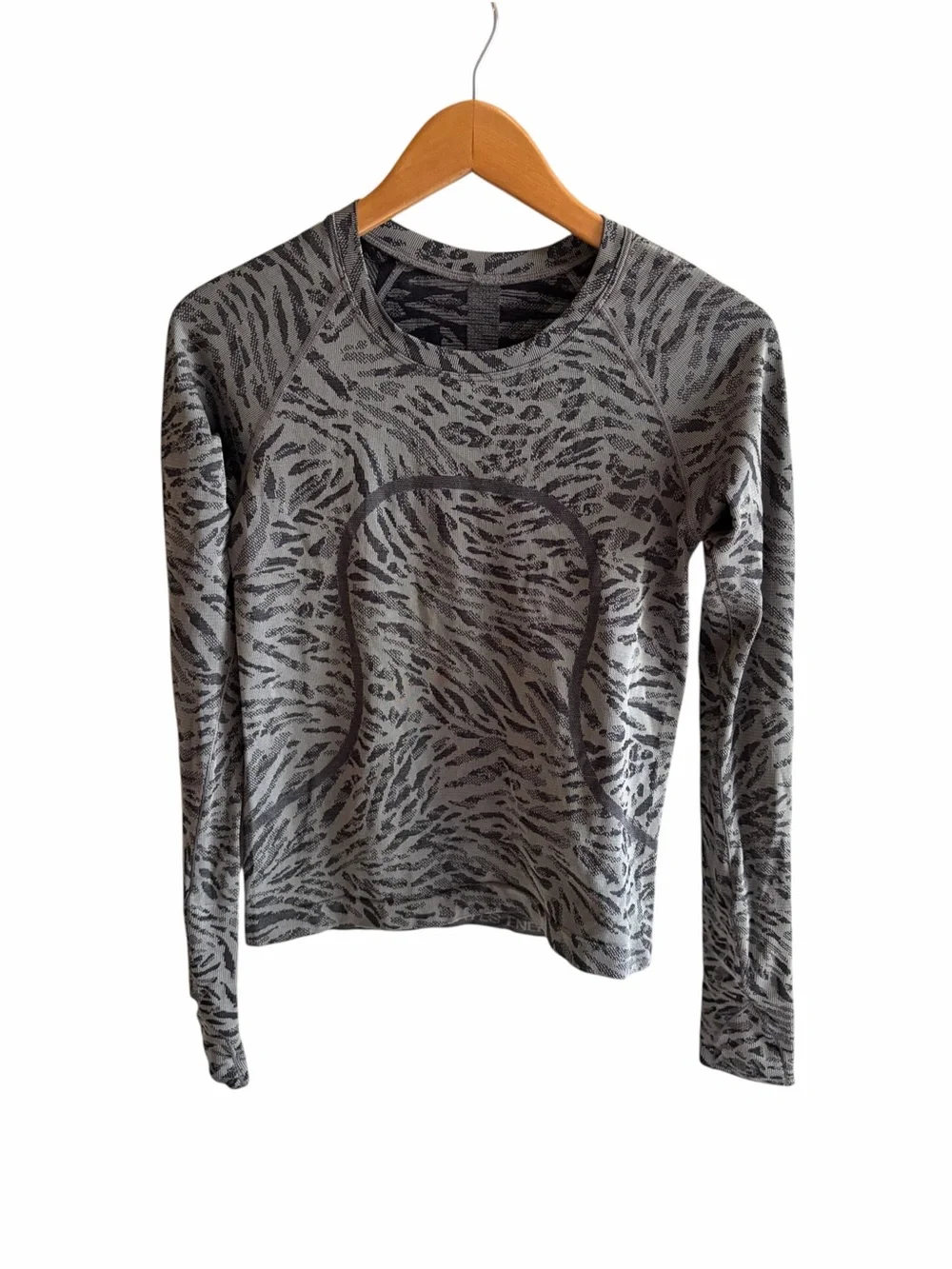 Lululemon Swiftly Tech Long Sleeve Shirt 2.0 in Primal Clash Black Gray Sz 6